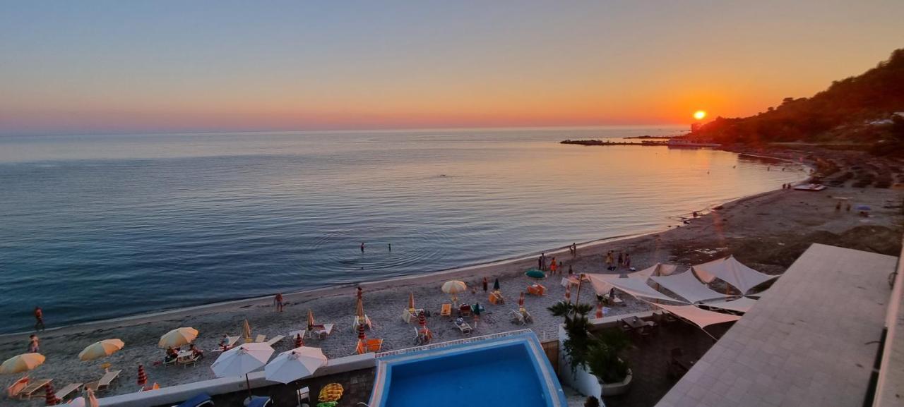 Sea&Sun&Sand Luxury Apartment In ドゥラス エクステリア 写真
