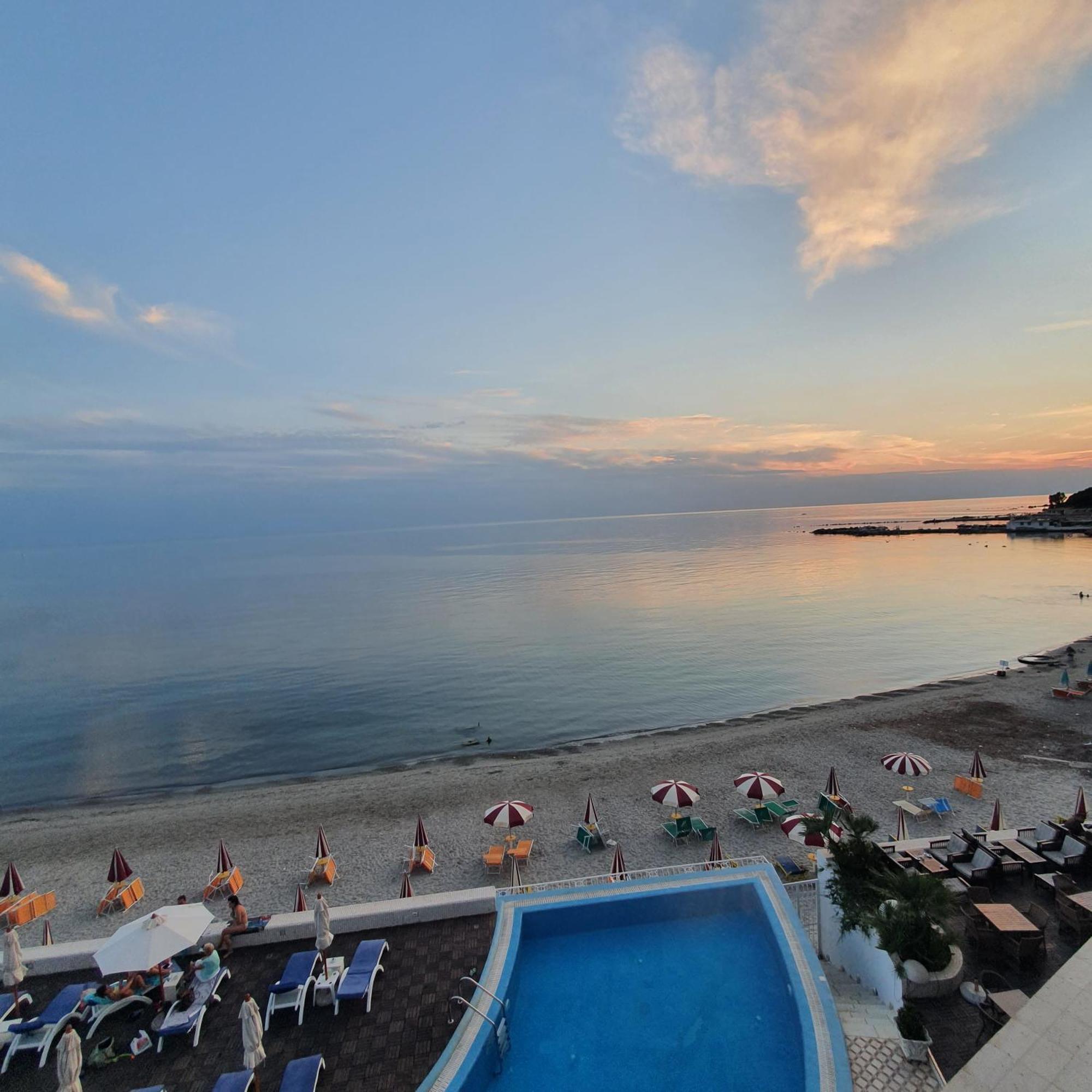 Sea&Sun&Sand Luxury Apartment In ドゥラス エクステリア 写真
